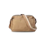 Bandolera color beige con correa de galón a tono, dos bolsillos frontales con cierre y uno dorsal. Su bolsillo principal incluye reparticiones internas.