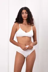 Culotte negro de algodón suave con faja en la cintura.
