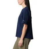 Remera blanca de algodón con logo de Columbia estampado en el pecho y en la manga. Corte holgado.