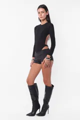 Body negro traslúcido de jersey con mangas largas y espalda descubierta.