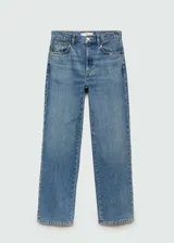 Pantalón de jean celeste de tiro medio, corte recto, cinco bolsillos y tachuelas decorativas.