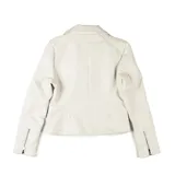 Campera blanca de cuero sintético con cuello solapa, cierre asimétrico, bolsillos con cierre y calce slim.