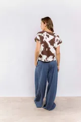 Pantalón wide leg de jean celeste, con corte amplio y recto.