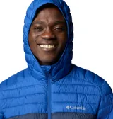 Campera Columbia con capucha, color verde oliva en la parte superior y gris claro en la parte inferior. Cuenta con cierre frontal, bolsillos laterales con cierre y logo de la marca en el pecho.