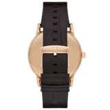 Reloj Emporio Armani modelo AR2502, con caja redonda de acero inoxidable con baño en oro rosa y esfera blanca mate con acabado sunray. Tiene agujas e índices en tono oro rosa y ventana de fecha a las 3. La correa es de cuero marrón oscuro con hebilla.