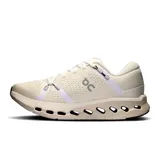 Championes de running On Cloudsurfer 2, color beige con detalles en blanco y logo plateado.