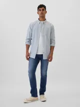 Pantalón de jean de corte slim athletic, color azul medio.