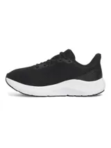 Championes de running Under Armour Charged Pursuit 4, color negro con logo blanco. Capellada de malla transpirable y entresuela Charged Cushioning para mayor amortiguación y respuesta.