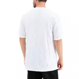 Remera blanca de corte holgado con logo de Puma estampado en el pecho.