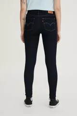 Jeans de tiro alto Levi's 720 High Rise Super Skinny, color azul oscuro, de calce ajustado en cadera y muslos, con pierna súper ajustada y confeccionados con denim stretch.
