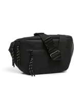 Riñonera negra efecto cuero con correa ajustable y cierre zip.