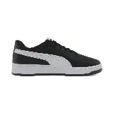 Championes Puma Court Clean Classic de cuero sintético negro con detalles en blanco, suela blanca y logo de Puma en el lateral.
