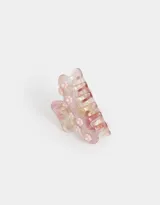 Broche para el pelo tipo pinza, de acrílico con diseño marmolado en tonos rosados y apliques de flores rosadas con centro de perla.