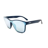 Lentes de sol con marco azul y lentes espejados, de diseño moderno.