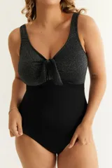 Malla entera combinada, con parte superior brillante y parte inferior lisa, con nudo en el escote.