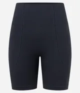 Bermuda deportiva negra confeccionada en poliamida sin costuras y con textura jacquard.