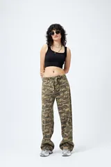 Top color marrón de tejido ribb sin costuras con escote cuadrado.