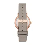 Reloj Skagen para mujer, con caja redonda de acero color oro rosa, dial gris minimalista y correa de cuero gris.
