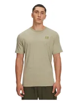 Remera Under Armour de hombre, color celeste, de manga corta y cuello redondo. Presenta logo discreto en el pecho.
