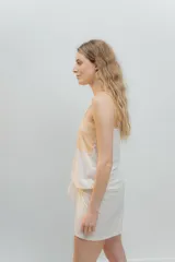 Pijama de algodón compuesto por musculosa con escote recto y detalle de puntilla elastizada, y short con elástico y lazo en la cintura.