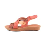 Sandalias de cuero con tiras cruzadas en tonos marrón y naranja, ajuste con velcro y suela de goma.