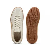 Zapatillas de cuero color beige con detalles en color marrón y suela de goma.