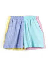 Short con cintura elástica, diseño a rayas verticales en colores pastel y bolsillos laterales.