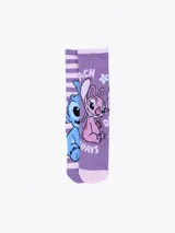 Pack de dos pares de medias de caña media con diseño de Stitch y Angel sobre fondo lila.