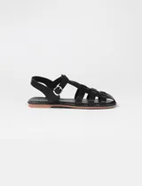 Sandalias negras de cuero sintético con múltiples tiras entretejidas, suela plana y tira trasera con hebilla.