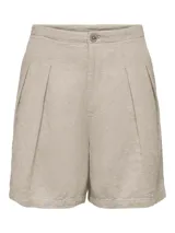 Short de tiro alto color beige, confeccionado en lino y viscosa, con pliegues en el frente y calce regular.