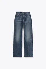 Pantalón de jean azul de corte wide leg, tiro alto y largo hasta el tobillo.
