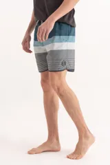 Short de baño para hombre con rayas horizontales en tonos azul, gris y negro.