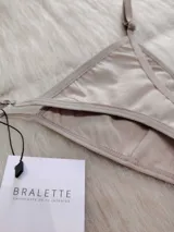 Microtanga color arena de algodón.