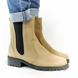 Bota Chelsea blanca de cuero sintético con elástico lateral negro adornado con tachas plateadas. Tiene suela track negra y taco bajo.