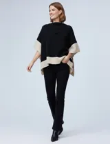 Poncho tejido colorblock, marrón y beige, con cuello vuelto asimétrico.