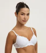 Soutien blanco de encaje floral con textura, modelo base con tirantes ajustables y copa hueca.