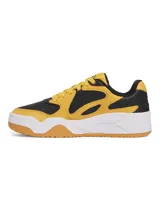 Zapatillas urbanas Under Armour U Court Anatomix, con capellada de cuero sintético negro con detalles en amarillo y suela de goma color caramelo. Diseño anatómico para mayor comodidad y control.