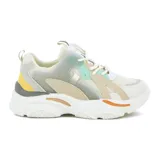 Zapatillas casuales con plataforma en colores gris y beige, con cierre acordonado.