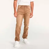 Pantalón de jean color verde militar, de corte slim, con cinco bolsillos y logo CAT en la parte trasera.