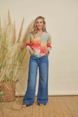 Jeans de mujer color azul, de corte recto y tiro alto.