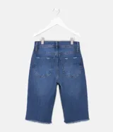 Bermuda ciclista de jeans con elastano, tiro alto y bolsillos.