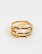 Anillo dorado de metal con diseño de múltiples aros.