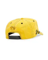 Gorra amarilla con visera curva, con logo de un caballo salvaje y texto "TwoJeys" bordado en negro.