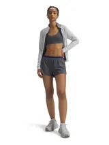 Short deportivo gris con cintura elástica azul marino y logo reflectivo en la pierna.