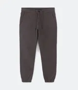 Pantalón jogger negro liso, con cintura elástica ajustable con cordón y bolsillos laterales.