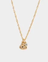 Cadena corta dorada con dije de corazón y dije de cristal. Incluye un dije con forma de herradura con strass. Cierre de mosquetón.