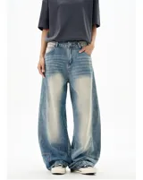 Pantalón de jean celeste de corte amplio con efecto lavado.