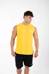 Musculosa unisex negra de algodón, con estampado serigráfico en el frente con la palabra "GAINS." y en la espalda con la palabra "PERSISTENCE".