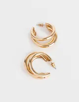 Par de aros tipo argolla dorados con múltiples aros entrelazados.
