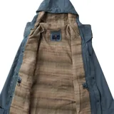 Campera azul grisáceo con capucha y forro interior en color arena. Tiene cierre frontal con botones a presión, múltiples bolsillos y logo de la marca en el pecho.